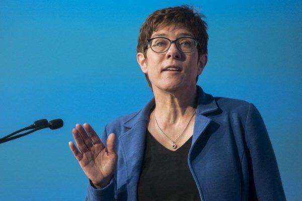 وزیر دفاع آلمان: خواستار گسترش روابط نظامی با آمریکا هستیم وزیر دفاع آلمان: خواستار گسترش روابط نظامی با آمریکا هستیم