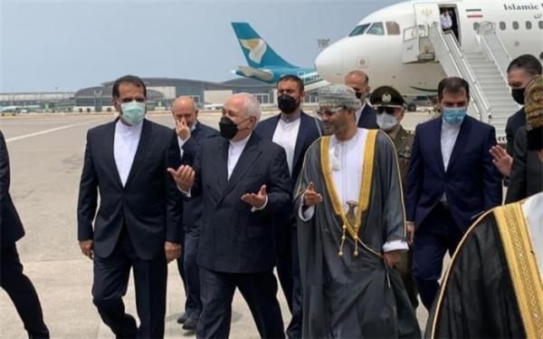 ظریف وارد مسقط شد ظریف وارد مسقط شد