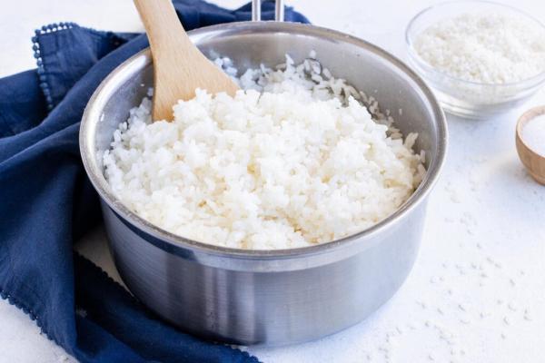 گرم کردن مجدد برنج خطرناک است؟ ، شیوه درست نگهداری از برنج پخته شده و گرم کردن آن