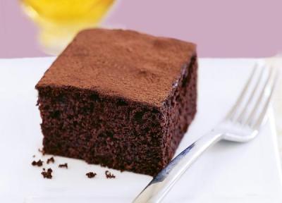 طرز تهیه کیک ماست شکلاتی پف و خوشمزه در 7 مرحله ساده