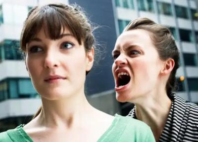 در برابر آدم های سمی که با به رخ کشیدن ثروت دیگران، فکر و روح ما را خسته می نمایند چه باید کرد؟ در برابر آدم های سمی که با به رخ کشیدن ثروت دیگران، فکر و روح ما را خسته می نمایند چه باید کرد؟